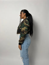 Load image into Gallery viewer, Hunting Jacket Vintage 90s Cropped Camo Print Canvas Jacket - Brown 90s Carhartt Style Canvas Workwear Bomber Jacket
