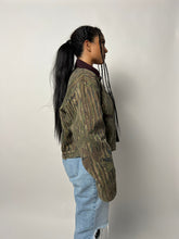 Load image into Gallery viewer, Hunting Jacket Vintage 90s Cropped Camo Print Canvas Jacket - Brown 90s Carhartt Style Canvas Workwear Bomber Jacket
