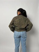 Load image into Gallery viewer, Hunting Jacket Vintage 90s Cropped Camo Print Canvas Jacket - Brown 90s Carhartt Style Canvas Workwear Bomber Jacket
